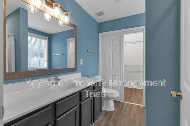 Building Photo - 540 Lake Way