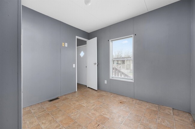 Building Photo - 5015 39th St E