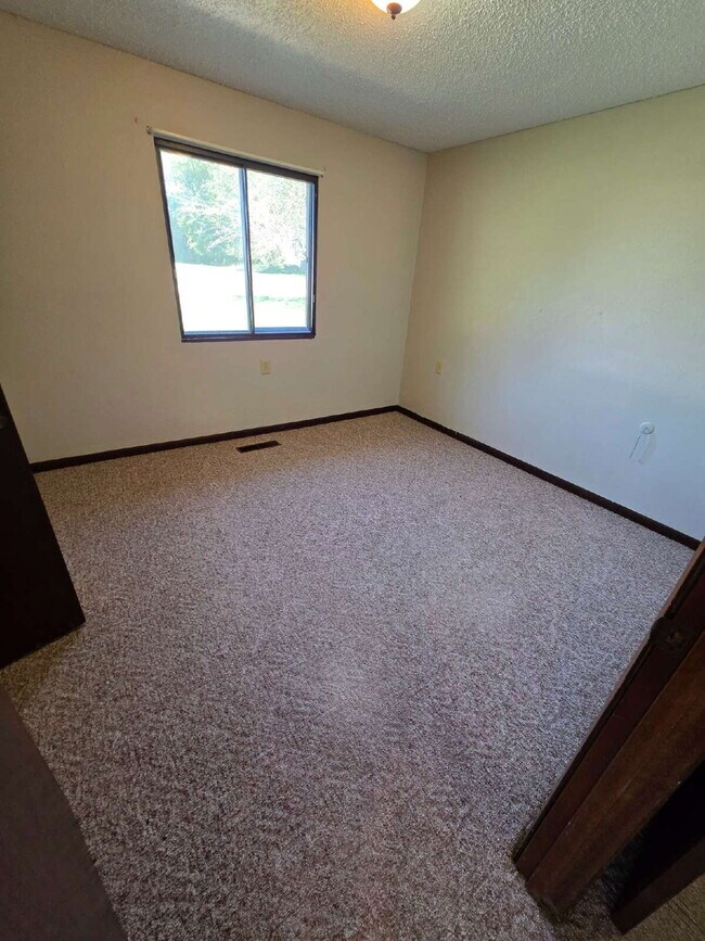 Building Photo - *WINTER MOVE-IN SPECIAL* 1 Bedroom | 1 Bat...