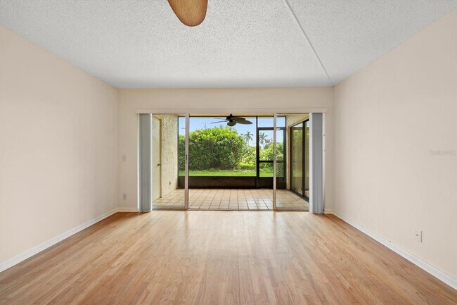 Building Photo - 5532 Del Sol Blvd