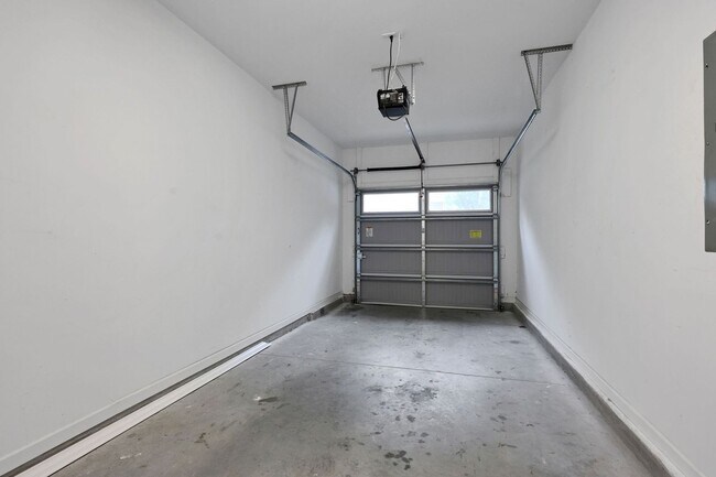 Building Photo - Spacious 3BR House in Wilmington - Newer C...