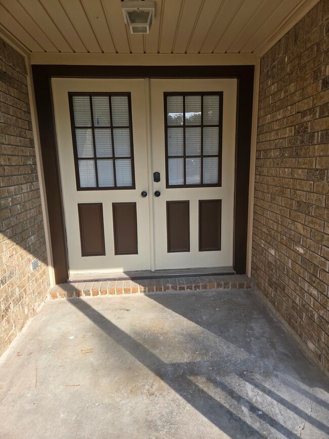 Building Photo - 8530 Lake Crystal Dr