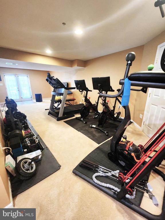 Building Photo - 8008 Race Horse Ln