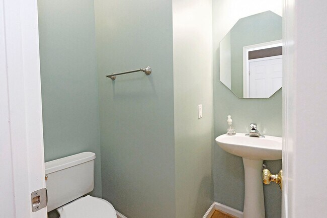 Building Photo - Pet-Friendly N. Albemarle Home With Fenced Yard