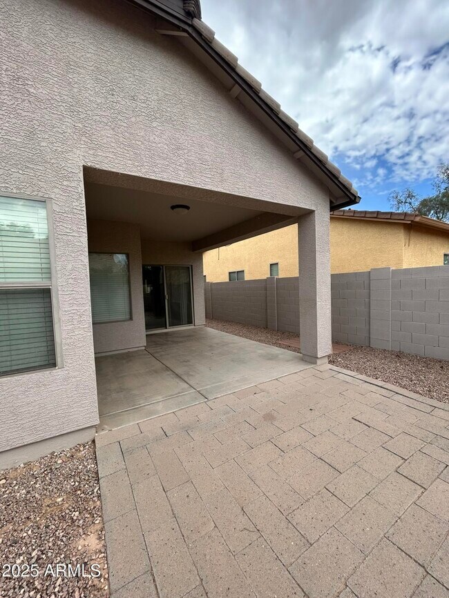 Building Photo - 45168 W Mescal Dr