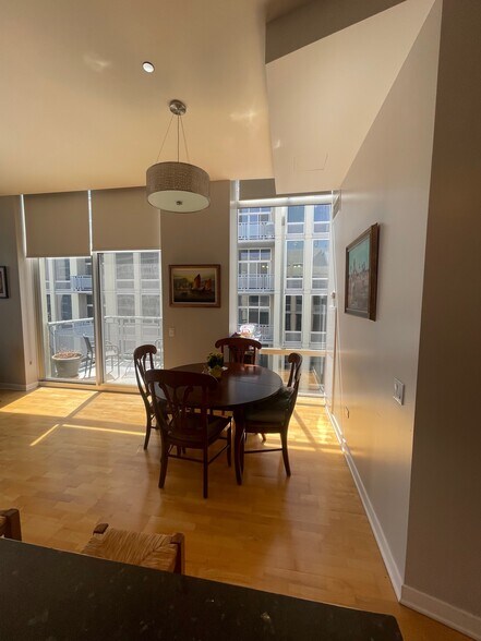 Dining Room / Great Room - 720 N Larrabee St Unit 1707