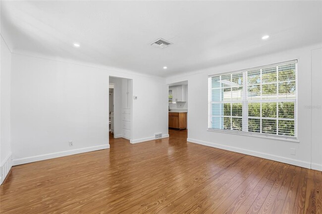 Building Photo - 2854 W Rainbow Cir