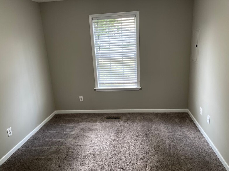 Building Photo - 1604 Baucom Dr