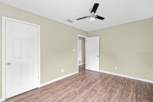 Building Photo - 1422 Yorkshire Dr