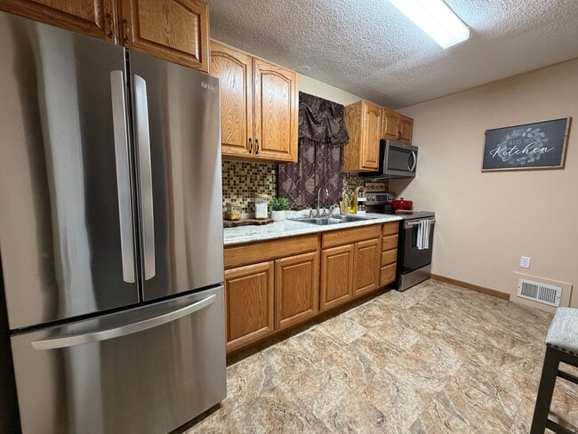 Building Photo - 3 bed, 1 bath home in Evansdale.