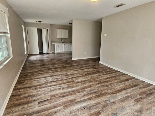 Building Photo - Lawrence Rd 227-229 (Duplex)