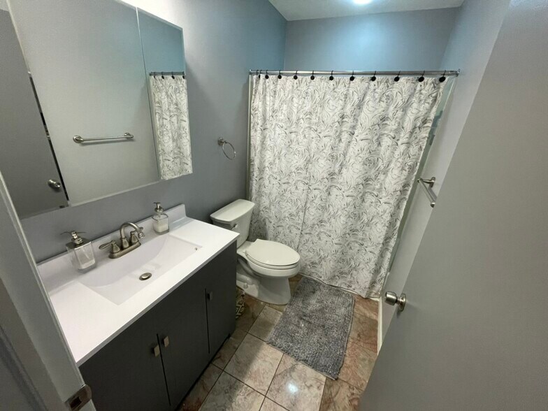 Building Photo - 90 Bishop Sq