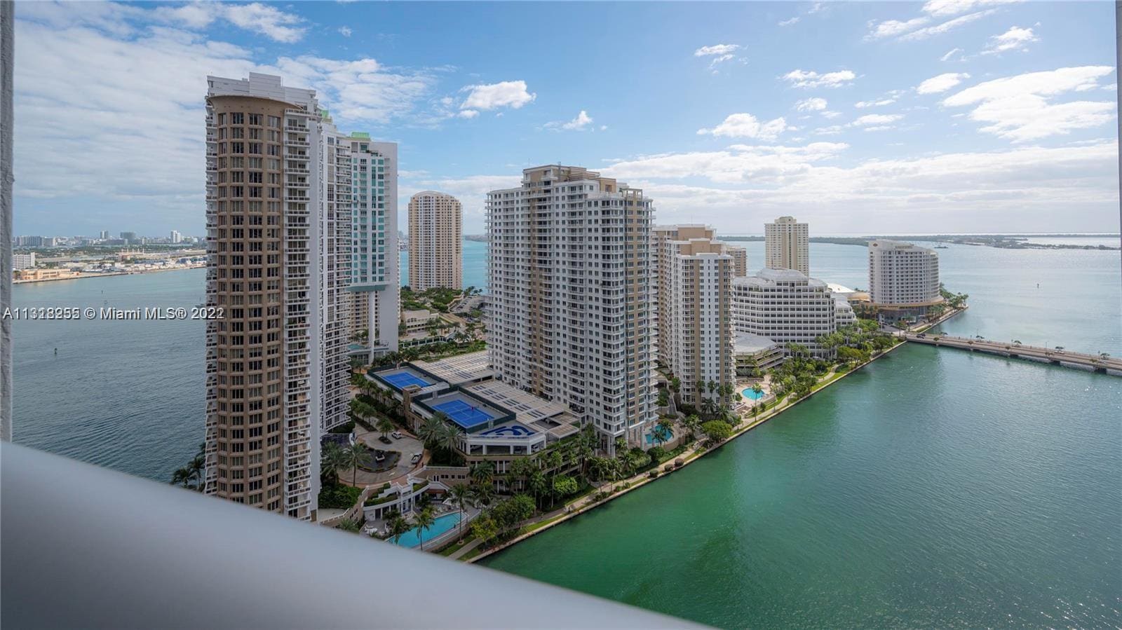 Building Photo - 475 Brickell Ave