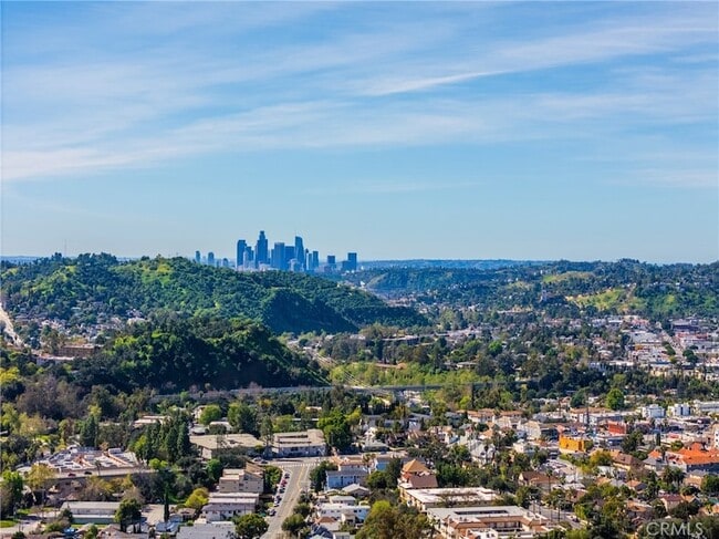 Building Photo - 714 1/2 Chestnut Avenue Unit