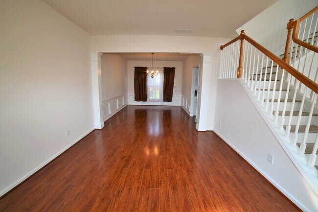 Building Photo - 8305 Grenadier Trl