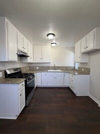 Building Photo - 1125 E Ventura St