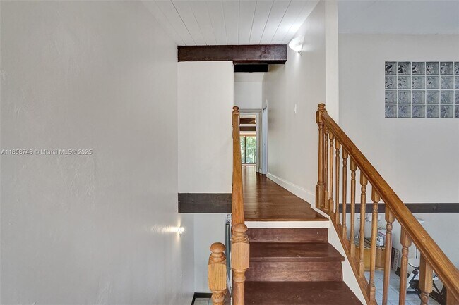 Building Photo - 760 E Coco Plum Cir