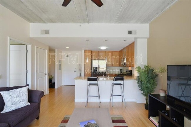 Building Photo - 563 Memorial Dr SE