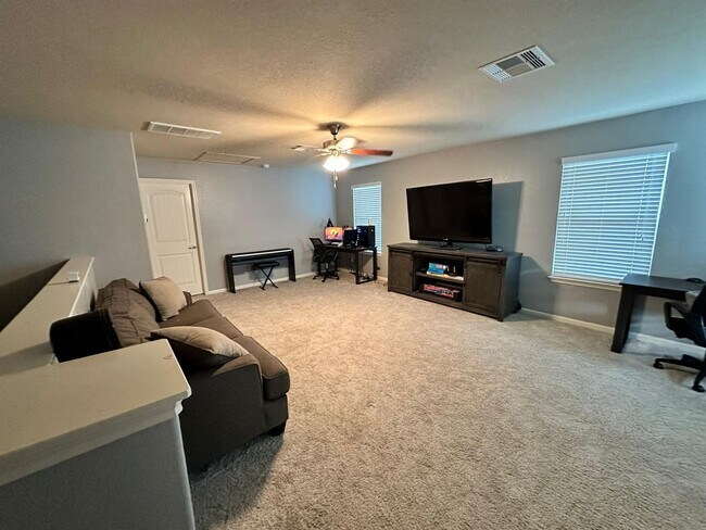 Building Photo - 24434 Sandusky Dr