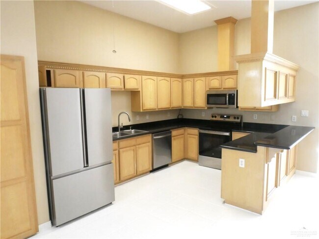 Building Photo - 33 27th