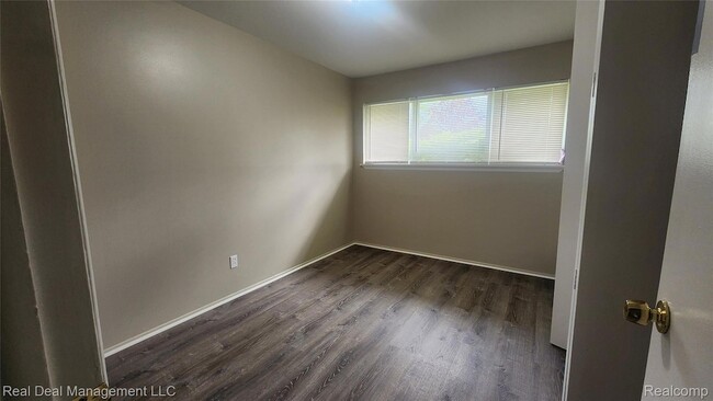 Building Photo - 2523 Empire Dr