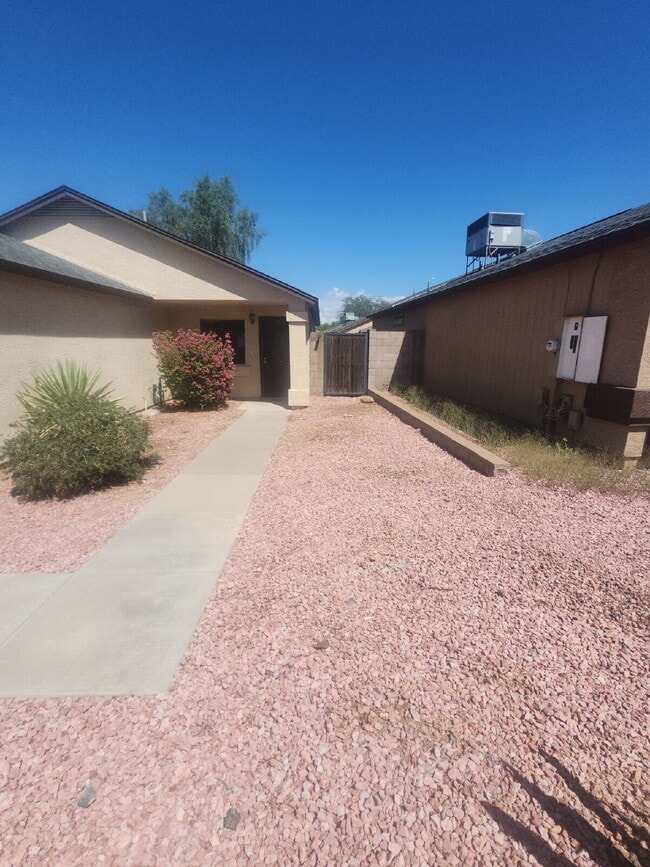 Building Photo - "Charming 3-Bedroom Oasis with 2 Baths in ...