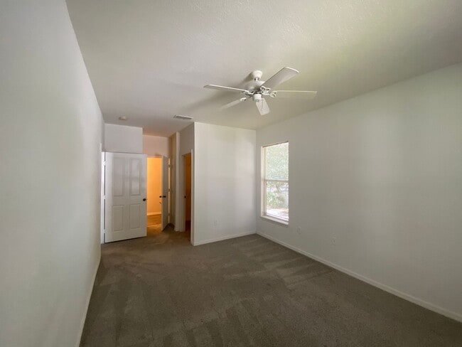 Building Photo - Two Bedroom Two Bathroom Unit in Southern Dunes