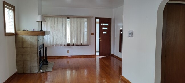 Building Photo - 1364 Harding Ave