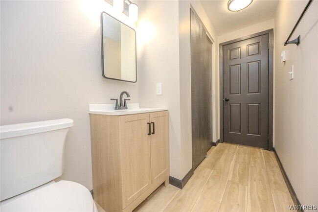 Building Photo - 6379 Robinson Rd