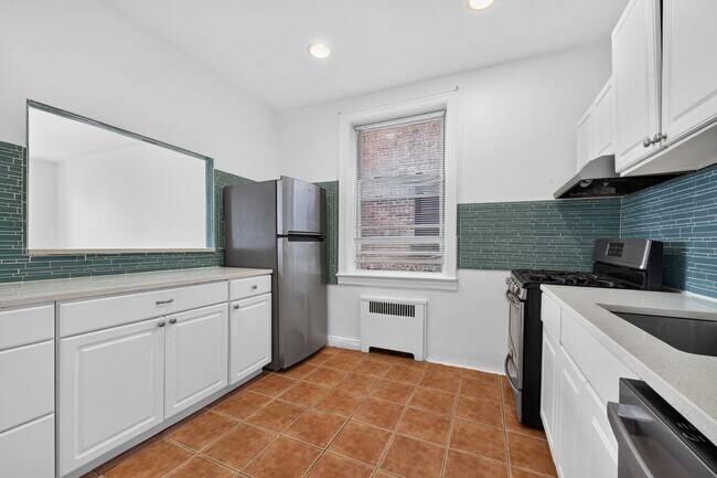 Building Photo - 108 Palisade Ave