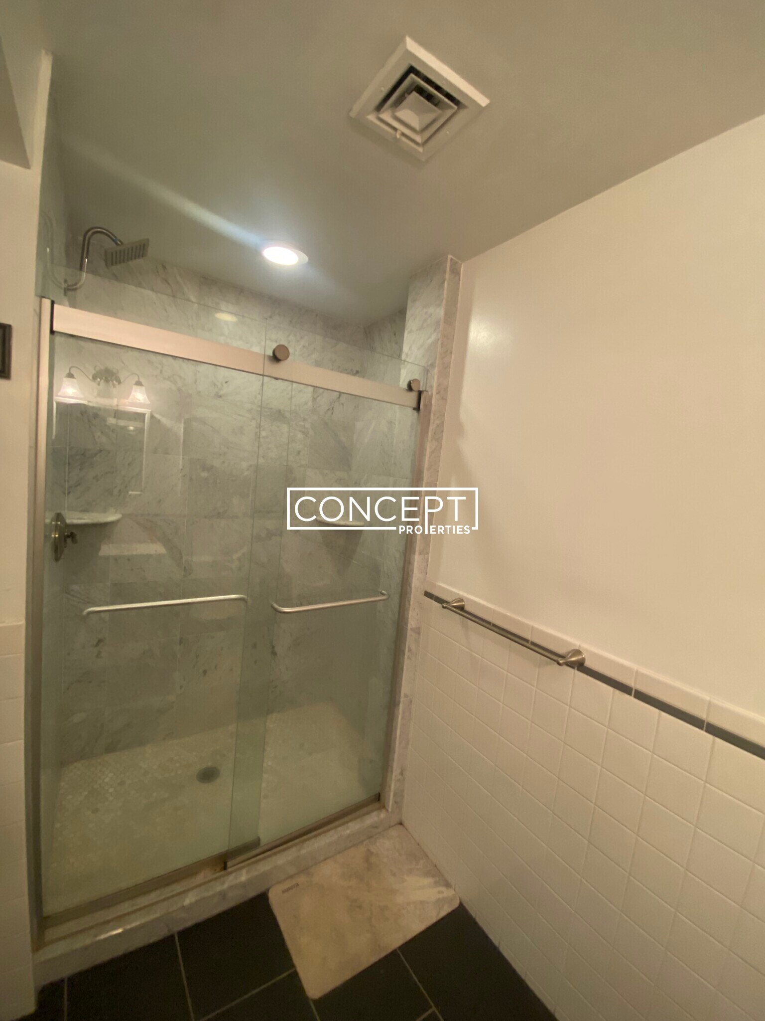 Building Photo - 1404 Beacon St