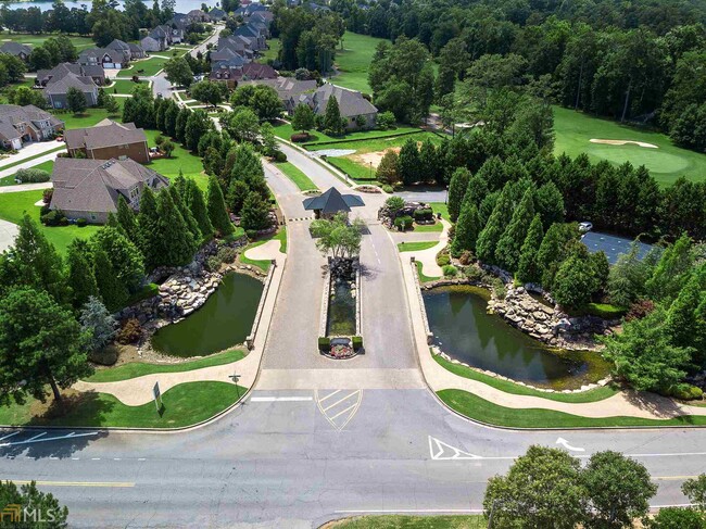 Building Photo - 2481 Lake Erma Dr