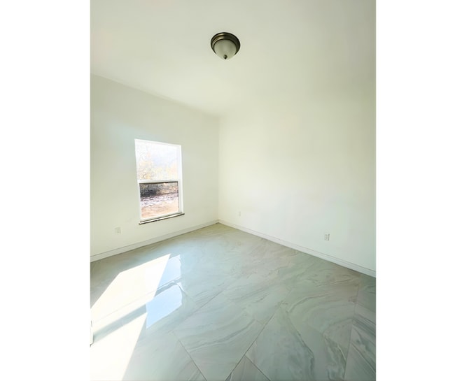 Building Photo - GREAT LOCATION-3/21 SINGLE FAMILY HOME- LAKE PLACID