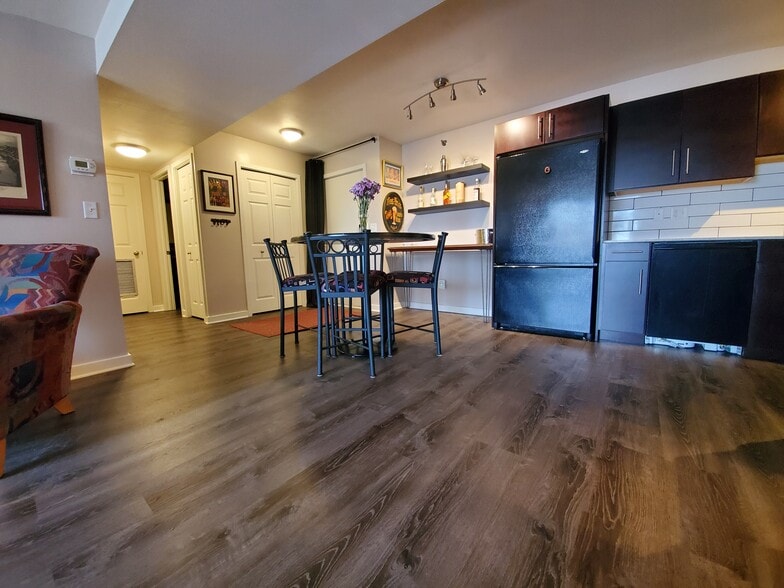 Building Photo - 121 Washington Ave S