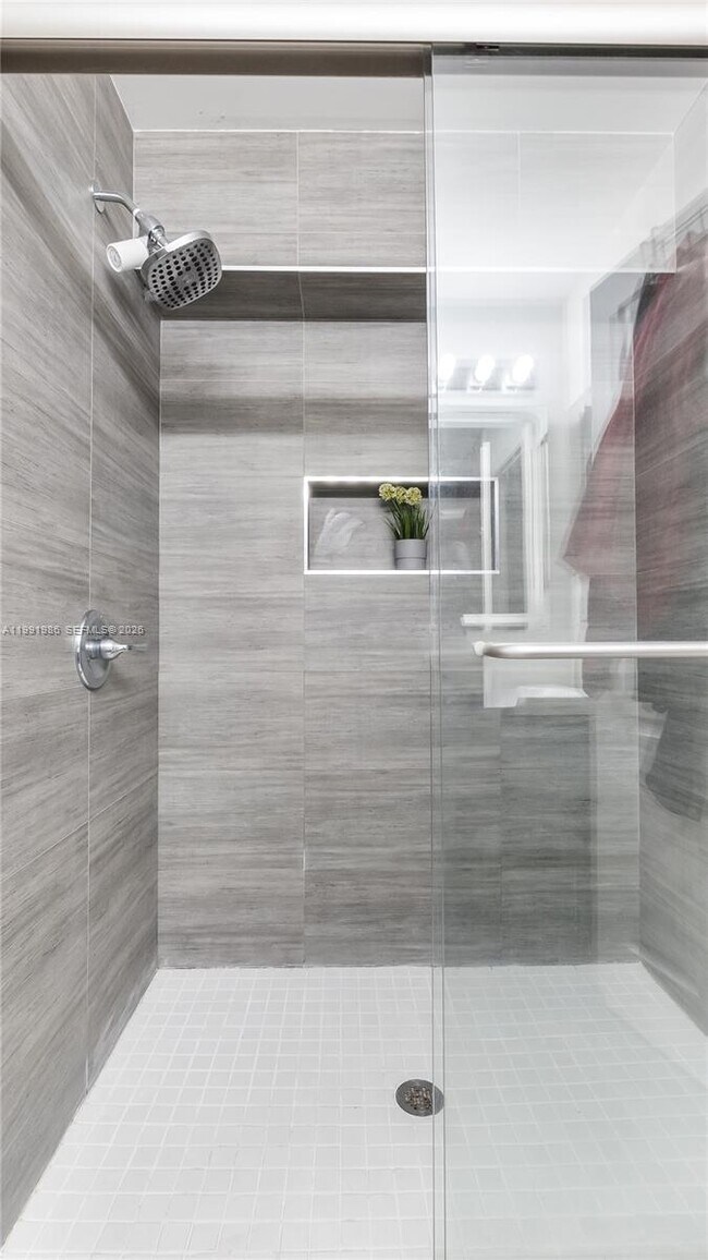 Building Photo - 3889 Tree Top Dr