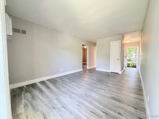 Building Photo - 809 2nd St