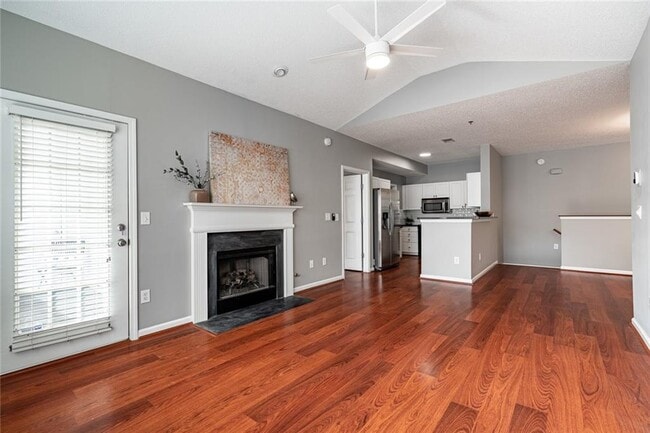 Building Photo - 303 Spring Heights Ln