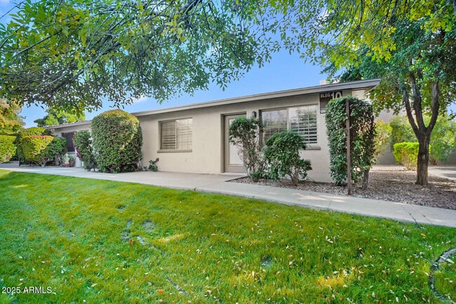 Building Photo - 1850 E Maryland Ave