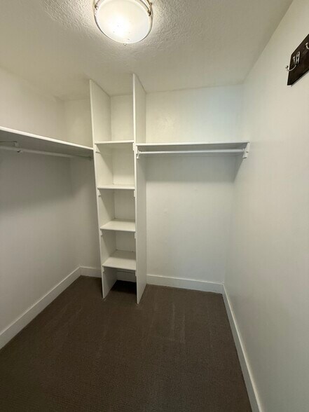 Master Closet - 57 E 3300 S