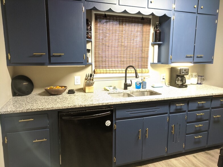 Building Photo - 1601 Northwest Dr