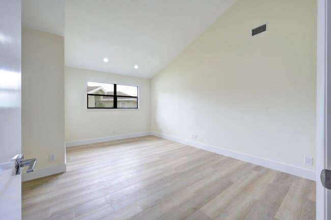 Building Photo - 6890 Touchstone Cir