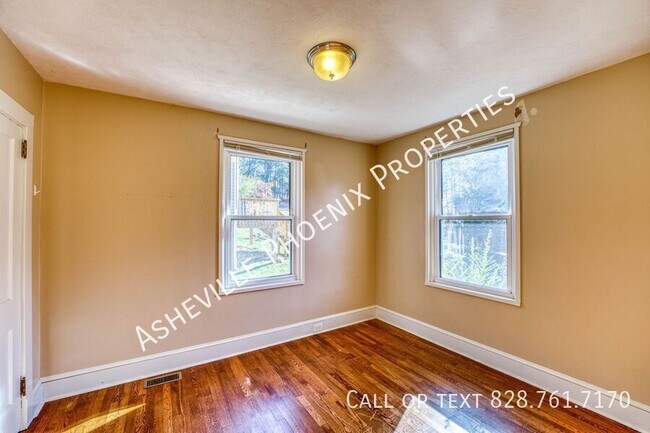 Building Photo - 8 Enka Oak St