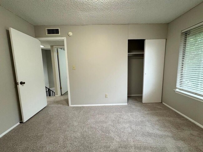 Building Photo - 9502 Quail Village Ln