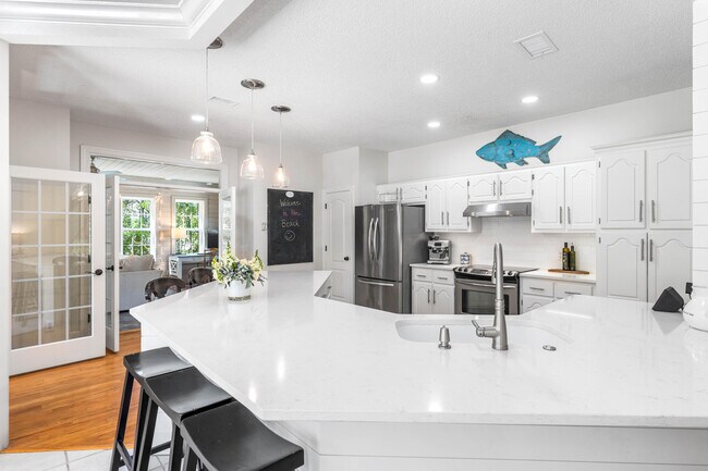 Building Photo - 220 Seabreeze Cir
