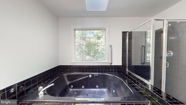 Building Photo - 9811 Fendale Ln