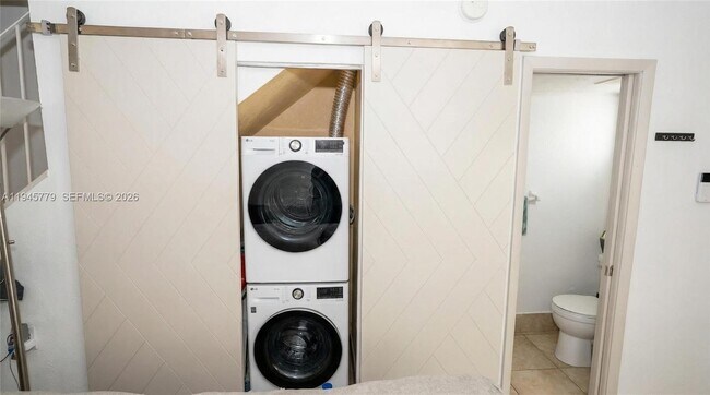 Building Photo - 235 Antilla Ave