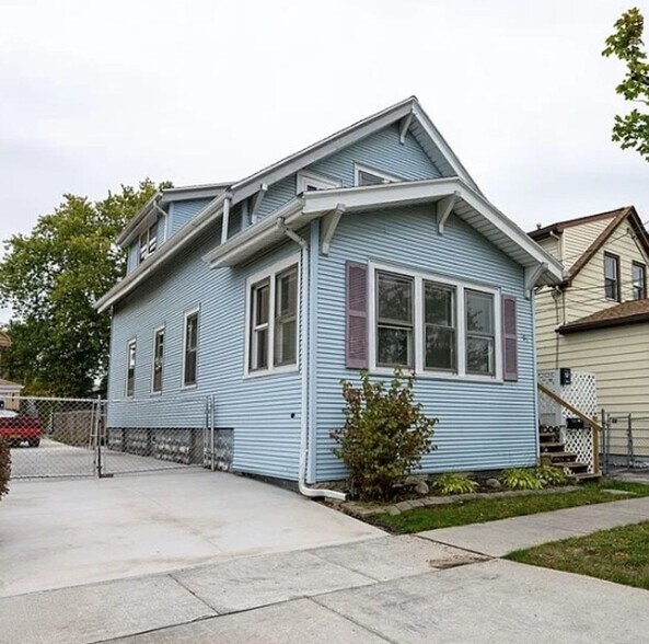 Building Photo - 108 David Ave