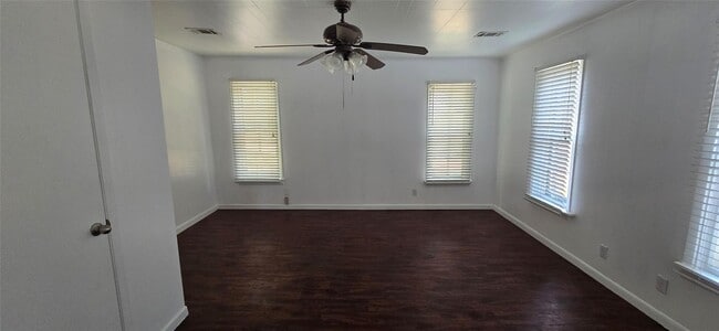 Building Photo - 2266 Young Rd