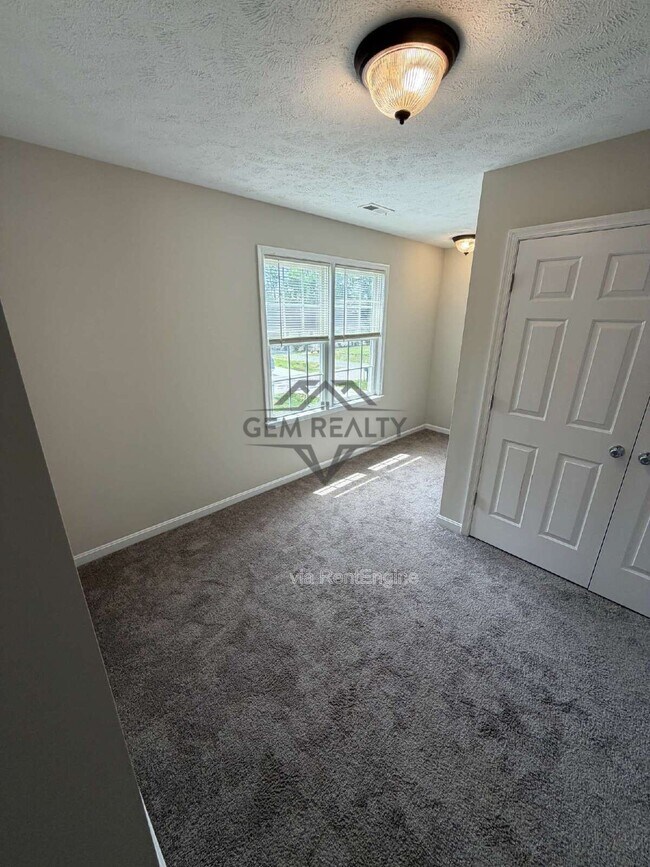 Building Photo - 313 3rd St