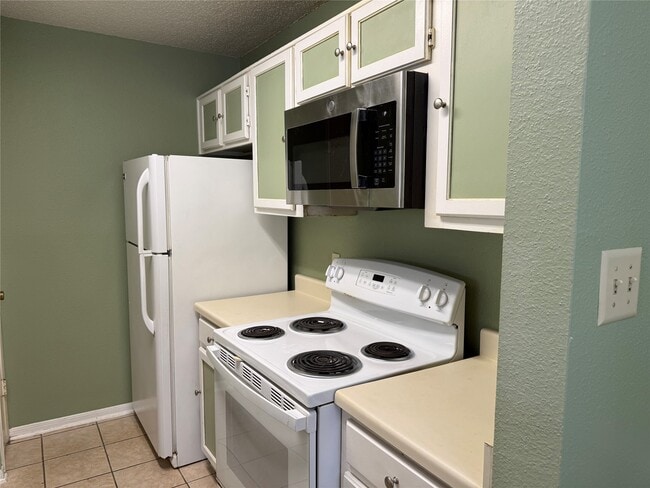 Building Photo - 2121 Hepburn St